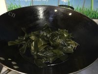 家常菜凉拌海带结做法图解4)