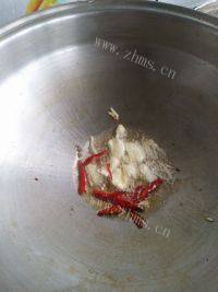美味的鱼香茄子煲做法图解6)