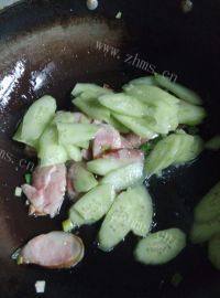 家常菜黄瓜炒腊肠做法图解6)