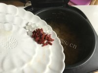 香气浓郁的红枣莲子银耳羹做法图解6)