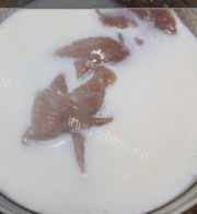自制栗子花生奶油慕斯做法图解2)
