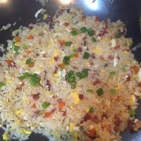 好吃的腊肠炒饭做法图解7)