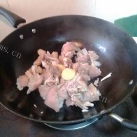 自创孜然焖猪手做法图解7)