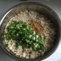 美味的油渣葱花烤包子做法图解9)