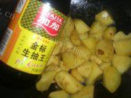 家常菜酱烧土豆做法图解7)