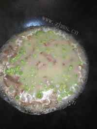 美味的腊肉焖豆豆做法图解7)