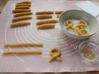 美味的柏林花环饼干做法图解9)