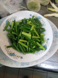 下饭的肉丝蒜苗做法图解5)