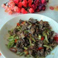 家常菜酸豆角炒鸭胗