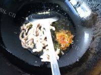 自制青菜肉丝炒面做法图解7)