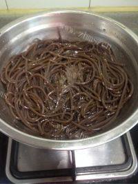 好吃的凉拌蕨根粉丝做法图解2)