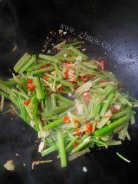 家常菜芹菜炒牛肉做法图解5)