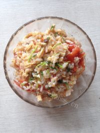 可口的西红柿蛋炒饭做法图解8)