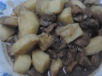 美味可口的土豆烧肉