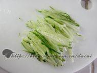 自己做的蒜泥白肉卷做法图解4)