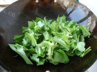 家常菜蒜炒油麦菜做法图解5)