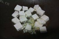 家常菜丝瓜炒豆腐做法图解3)