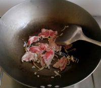自制鸡腿菇炒肉做法图解4)