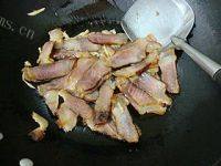 妈妈做的蒜薹炒腊肉做法图解6)