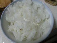 好吃不腻的银耳小米粥做法图解1)