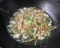 金针瘦肉粉丝汤