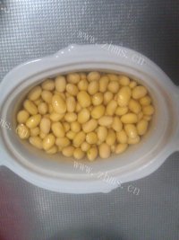 好吃不腻的黄豆焖猪蹄做法图解1)