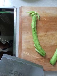 鲜美可口的凉拌黄瓜做法图解2)