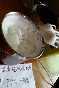 十分诱人的轻乳酪蛋糕做法图解7)