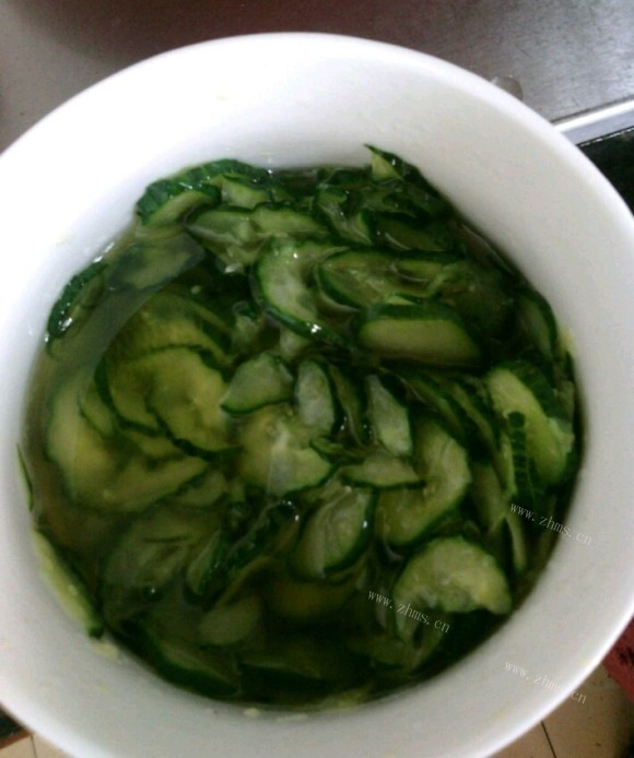 咸甜适中的凉拌黄瓜