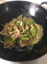 家常菜肉丝炒芹菜做法图解10)