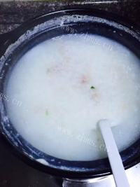 爽口的虾仁肉泥粥做法图解3)