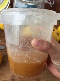 回味无穷的蜂蜜腌柠檬做法图解3)