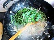 韭菜炒豆腐丝做法图解7)