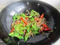 好吃的双椒肉皮做法图解8)