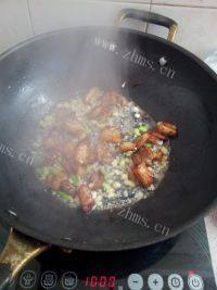 自己做的蒜薹炒肉做法图解4)