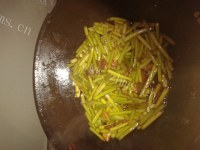 美味的蒜苔炒五花肉做法图解6)