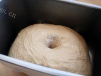 可口的红糖豆沙面包卷做法图解4)