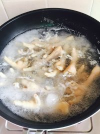 好吃的砂锅酱鸡手做法图解5)