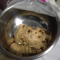 美味的红糖红枣核桃面包做法图解10)