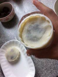 健康的红豆沙冰皮月饼做法图解5)