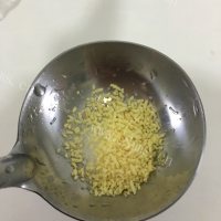 美味的鸡腿香菇汤做法图解7)