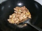 家常菜酸菜炒大肠做法图解7)
