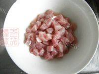 美味的酱爆肉丁做法图解3)