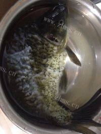家常菜鲫鱼豆腐汤做法图解1)