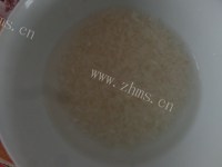 自制山楂玫瑰粥做法图解2)