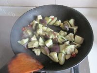 营养美食香菇肉酱茄子煲做法图解4)