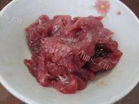 色香味俱全的秋葵炒牛肉做法图解1)