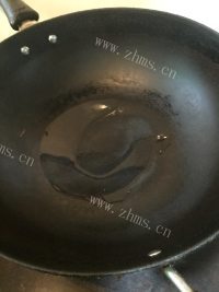 美味的莲藕排骨汤做法图解5)