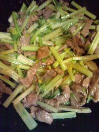 家常香芹炒肉片做法图解6)