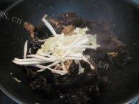 家常菜木耳炒蛋做法图解9)